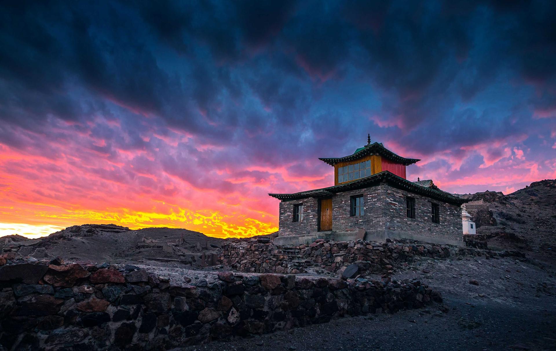 Day 6:Travel to the temple ruin of Ongi & Walking