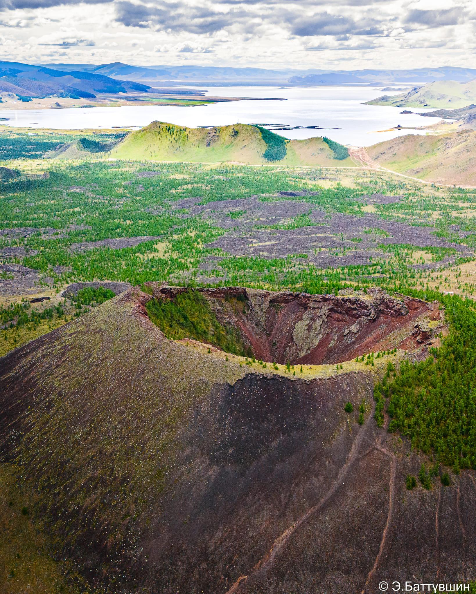 Day 8: Visit a nomadic family and enjoy Mongolian barbecue in Arkhangai province